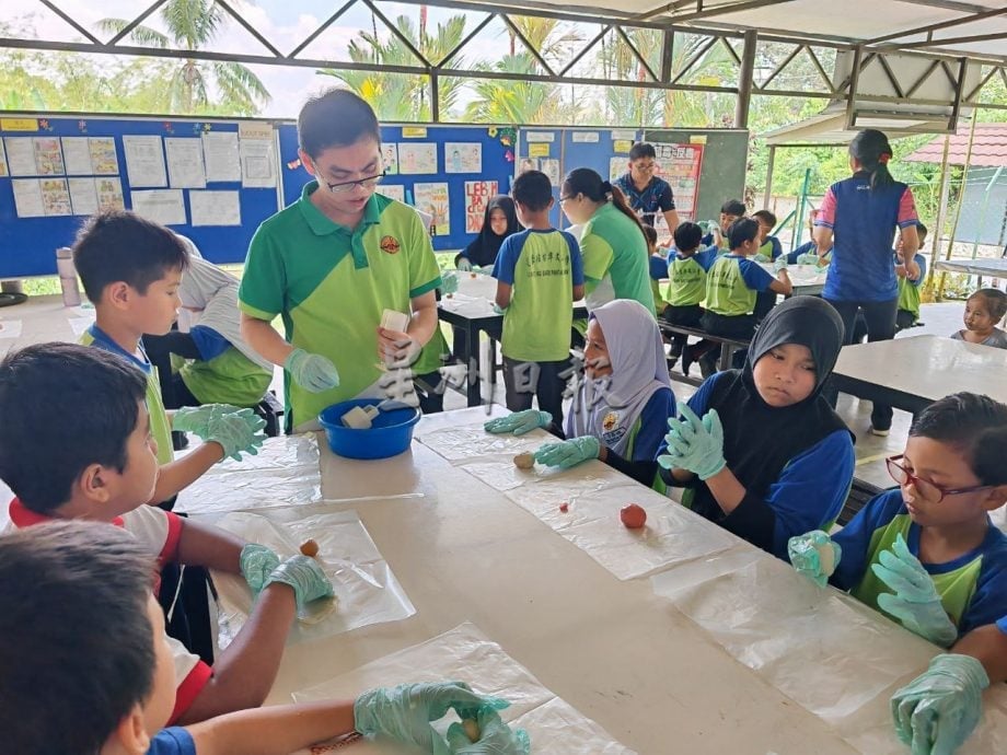 微型华小人数少　业者不敢经营 学生自备饭盒填肚子