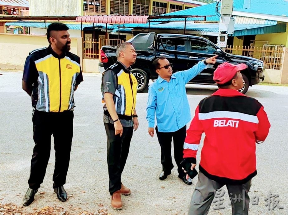 仕林河联邦公路3地点 砍伐清理树干