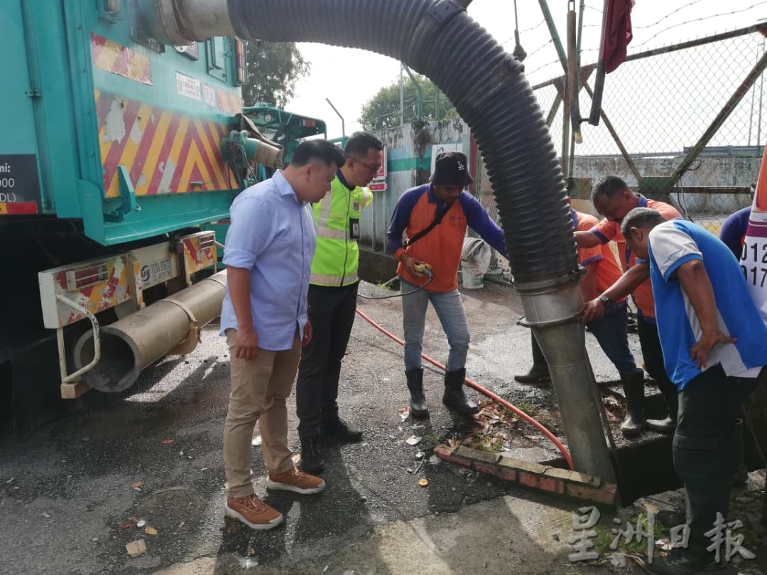 (古城第五版主文)格西当州选区展开清沟工作预防年尾水灾