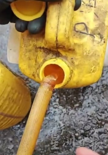 视频|汽油掺水致多辆车抛锚? 汝来油站紧急关闭引热议