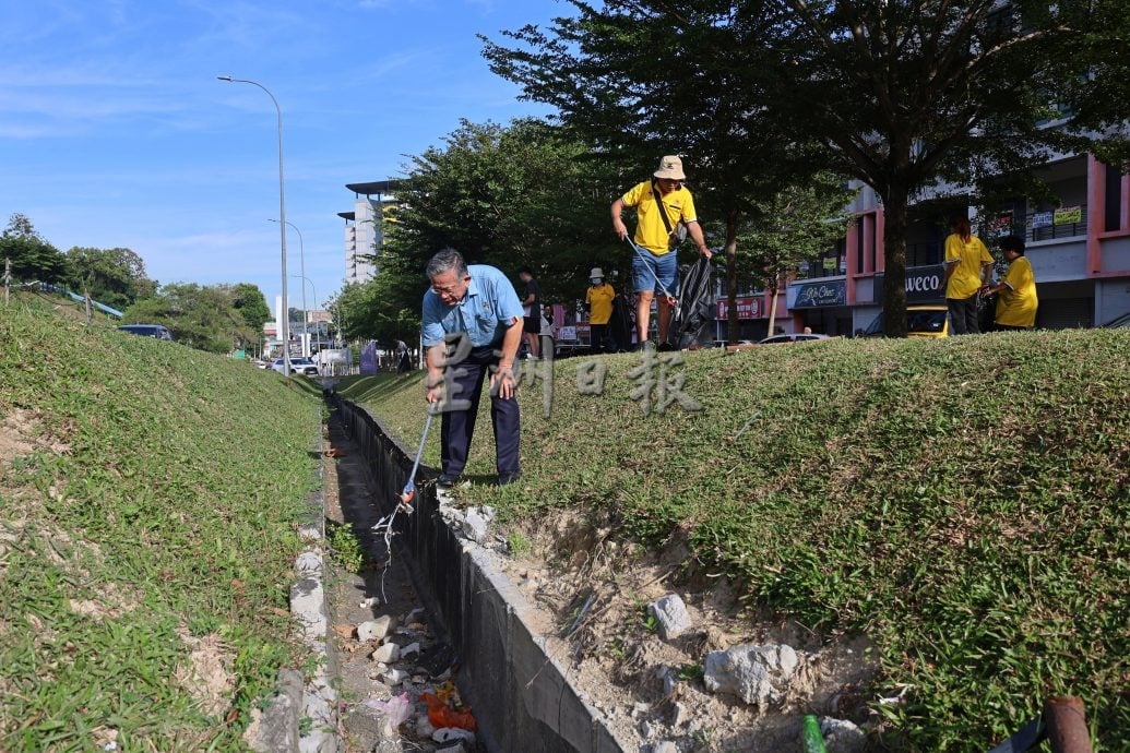 供星洲网:乐活频道/芙蓉JCI捡跑活动为家园减垃圾负担 “垃圾不落地”意识抬头