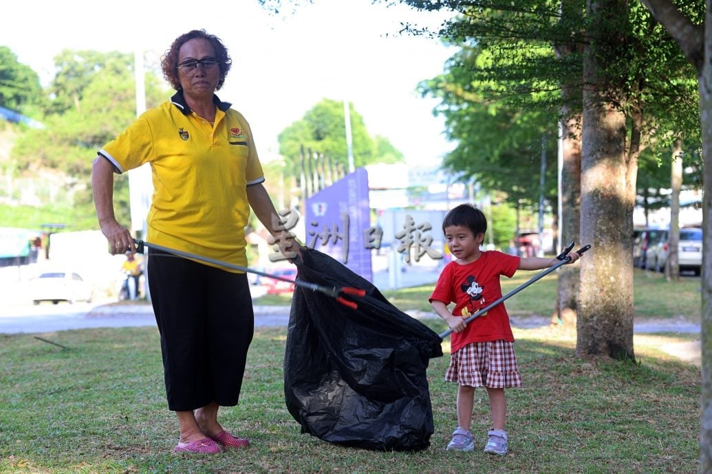 供星洲网:乐活频道/芙蓉JCI捡跑活动为家园减垃圾负担 “垃圾不落地”意识抬头