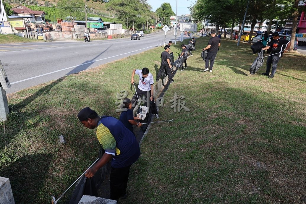 供星洲网:乐活频道/芙蓉JCI捡跑活动为家园减垃圾负担 “垃圾不落地”意识抬头