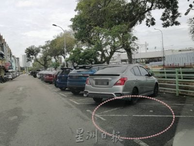 停车格新旧白线交错引混淆 市民促重画避免被罚