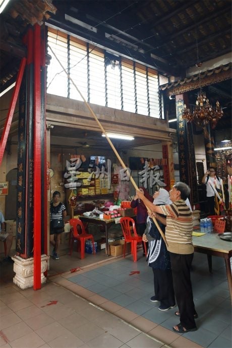 三圣宫百年古庙横梁坍塌 诺祖妮达承诺争取更多拨款修缮