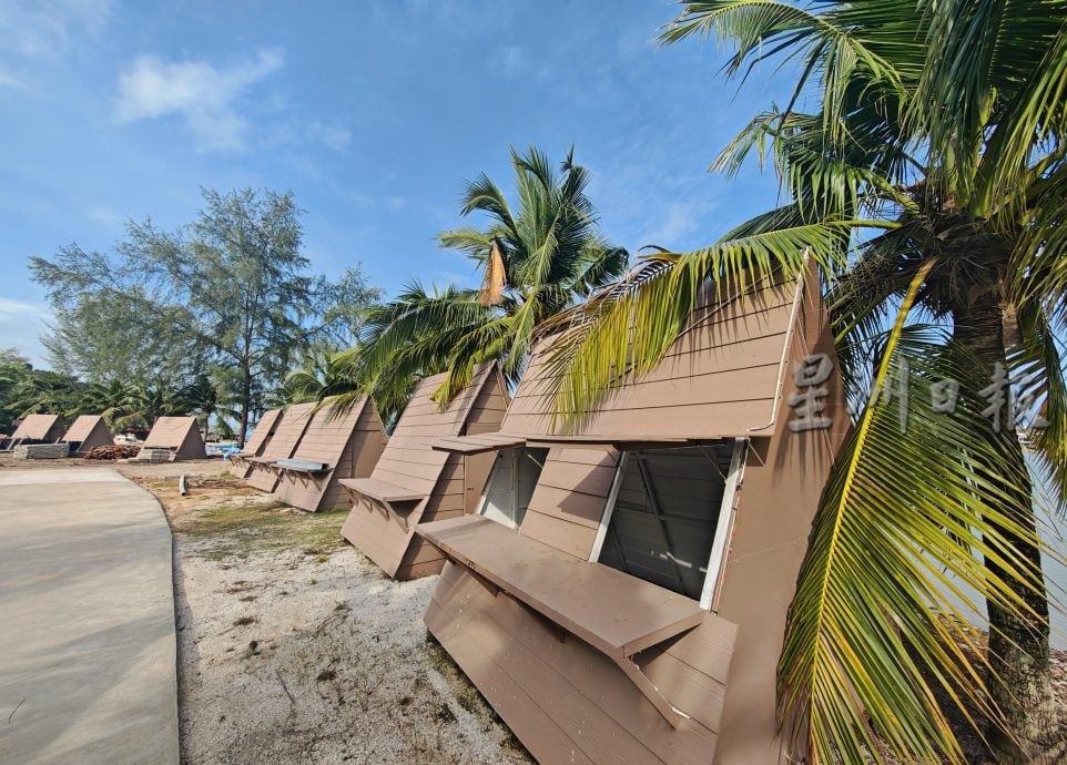 人造池天然海滩双结合 曼绒迎来首座水上乐园 