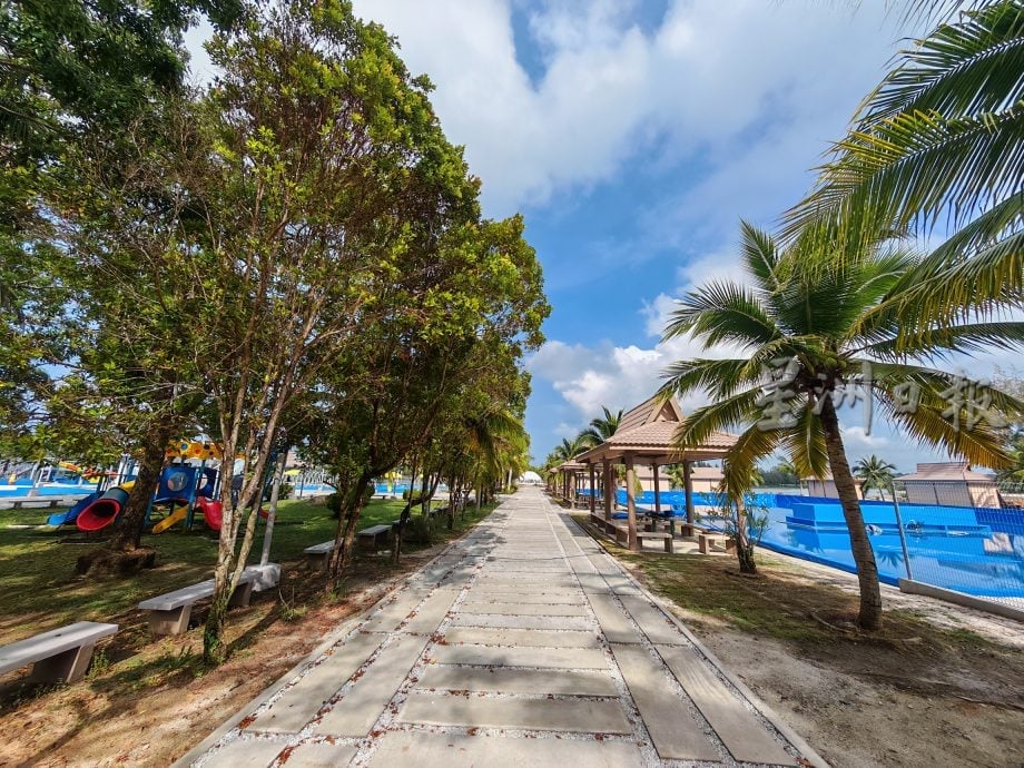 人造池天然海滩双结合 曼绒迎来首座水上乐园 