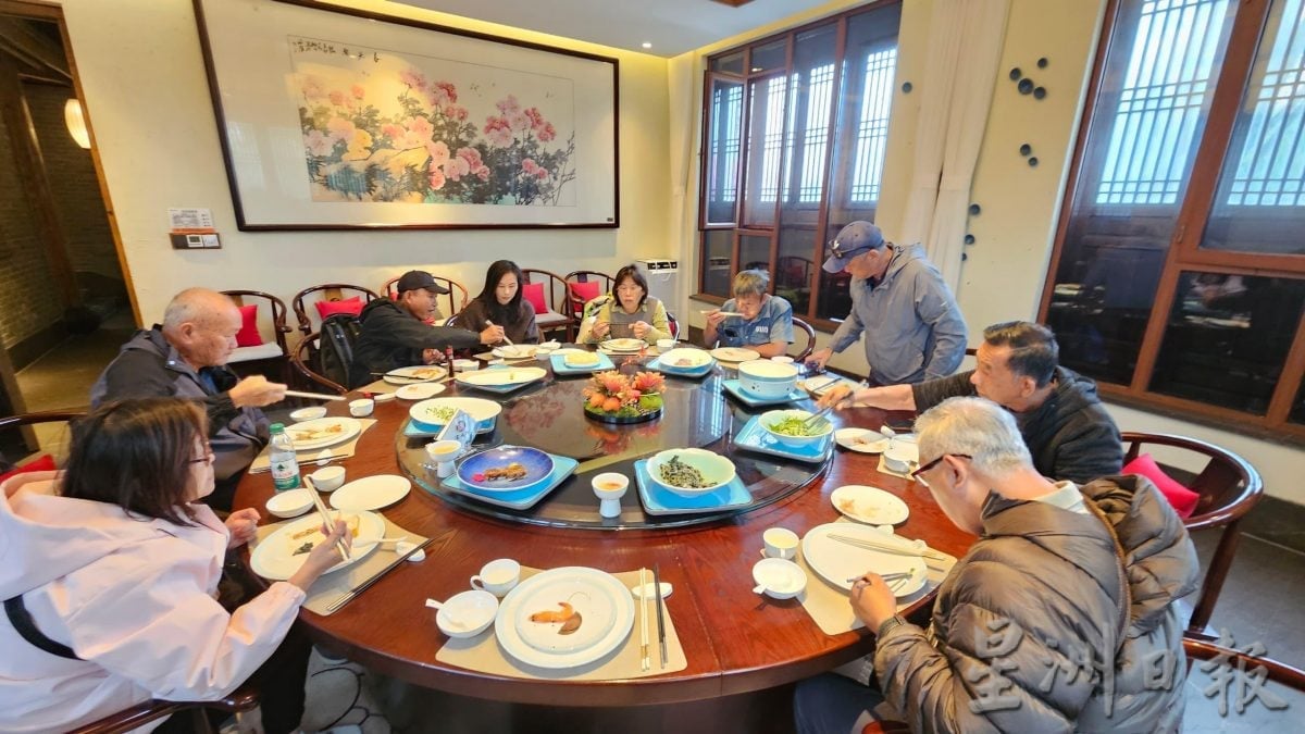 供星洲网/10名银发“背包客”的圆梦旅程，从芙蓉搭火车一路向北抵达北京