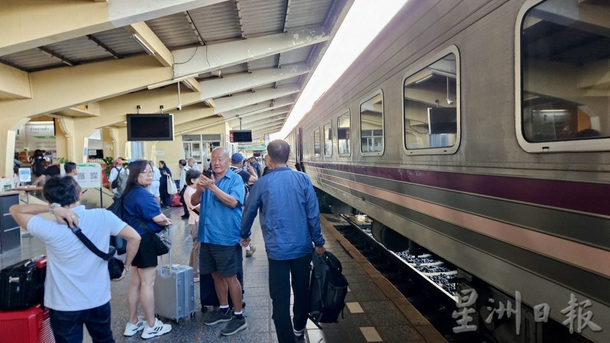 供星洲网/10名银发“背包客”的圆梦旅程，从芙蓉搭火车一路向北抵达北京