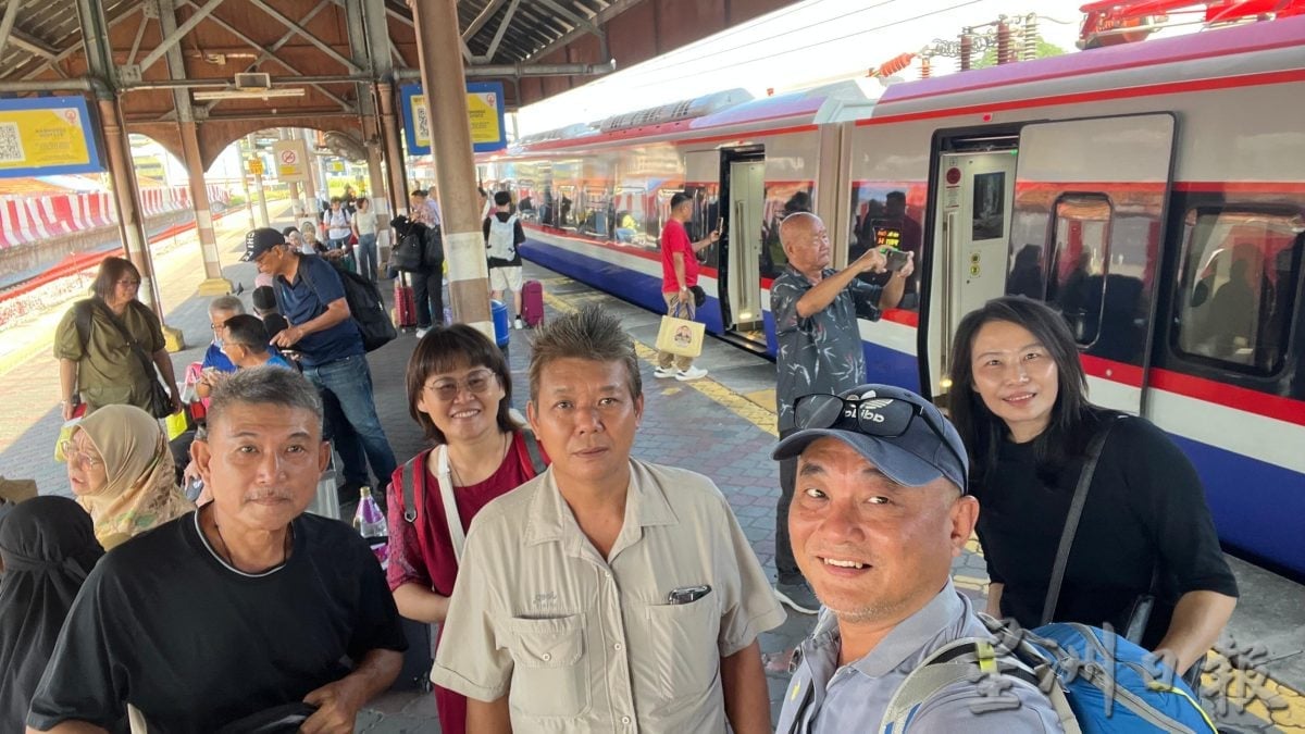 供星洲网/10名银发“背包客”的圆梦旅程，从芙蓉搭火车一路向北抵达北京