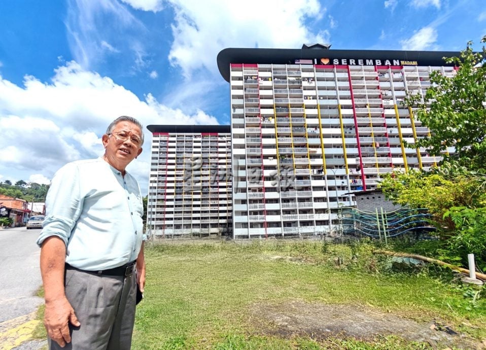 供星洲网/罗白再“添灯” 14楼组屋装七彩幻灯