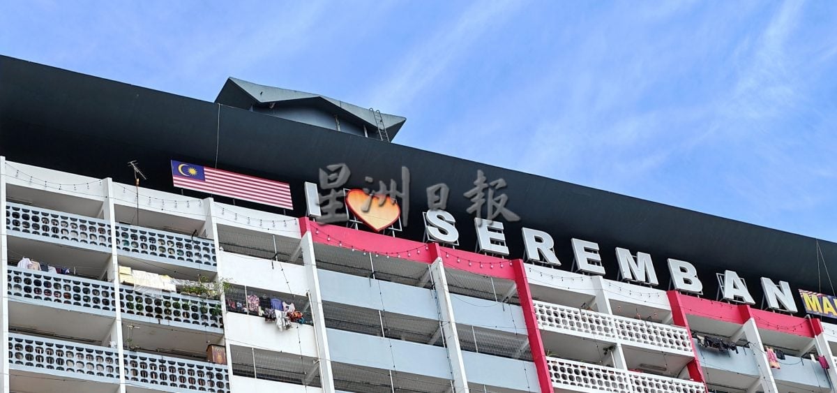 供星洲网/罗白再“添灯” 14楼组屋装七彩幻灯