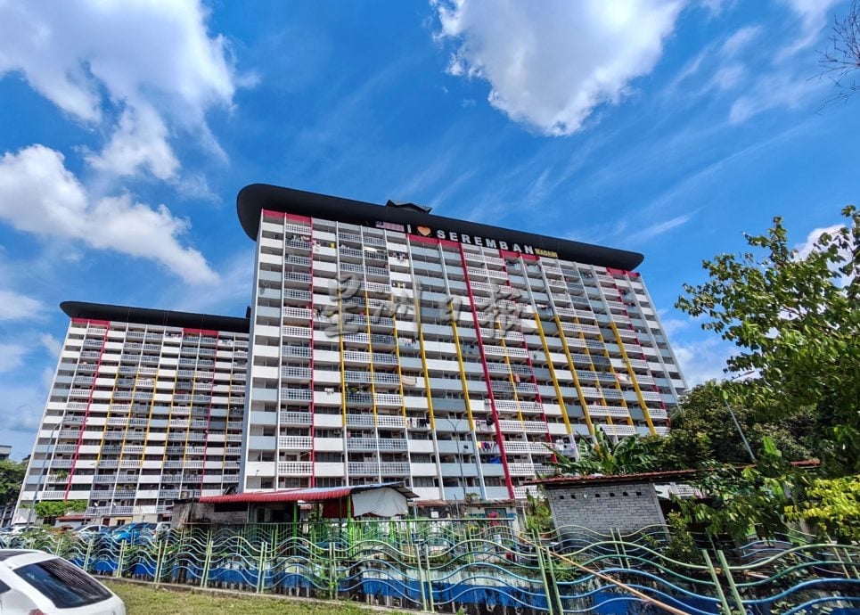 供星洲网/罗白再“添灯” 14楼组屋装七彩幻灯