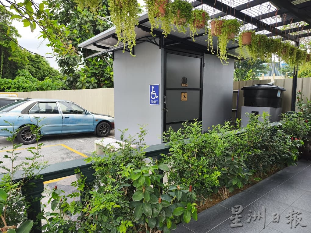 获房地部年度最佳油站厕所 厕所干净带动生意增长