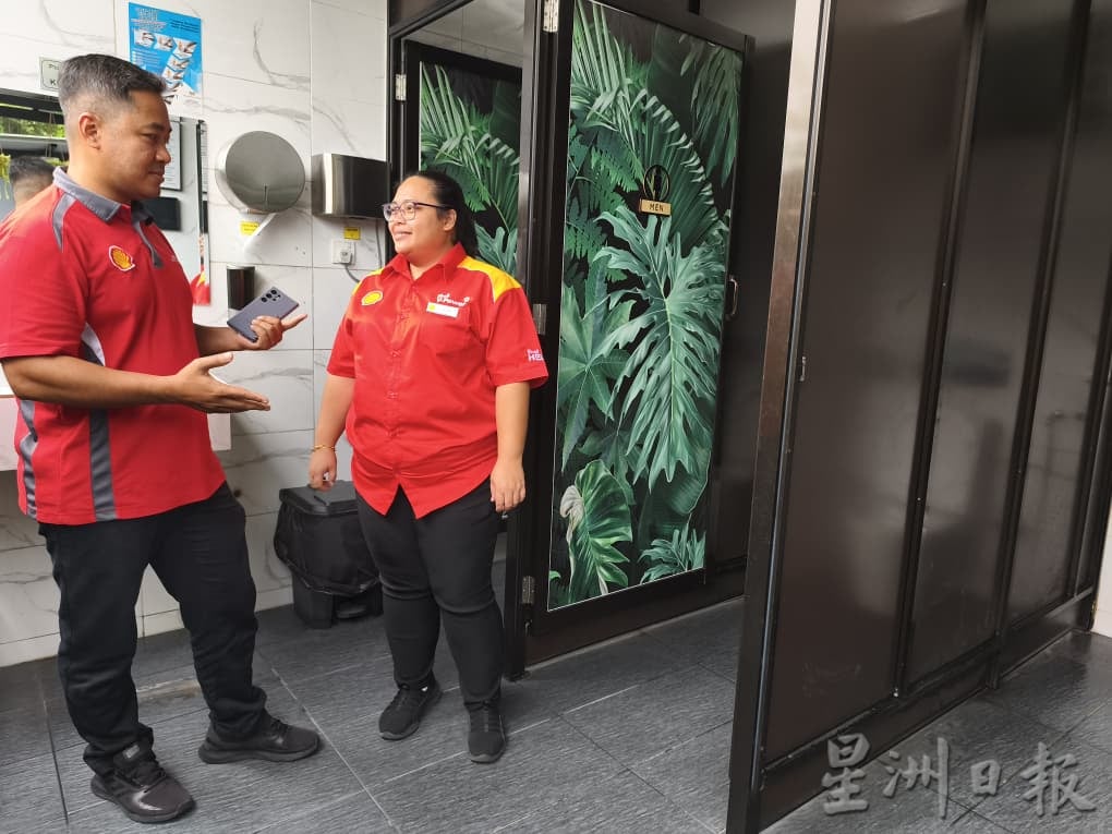 获房地部年度最佳油站厕所 厕所干净带动生意增长