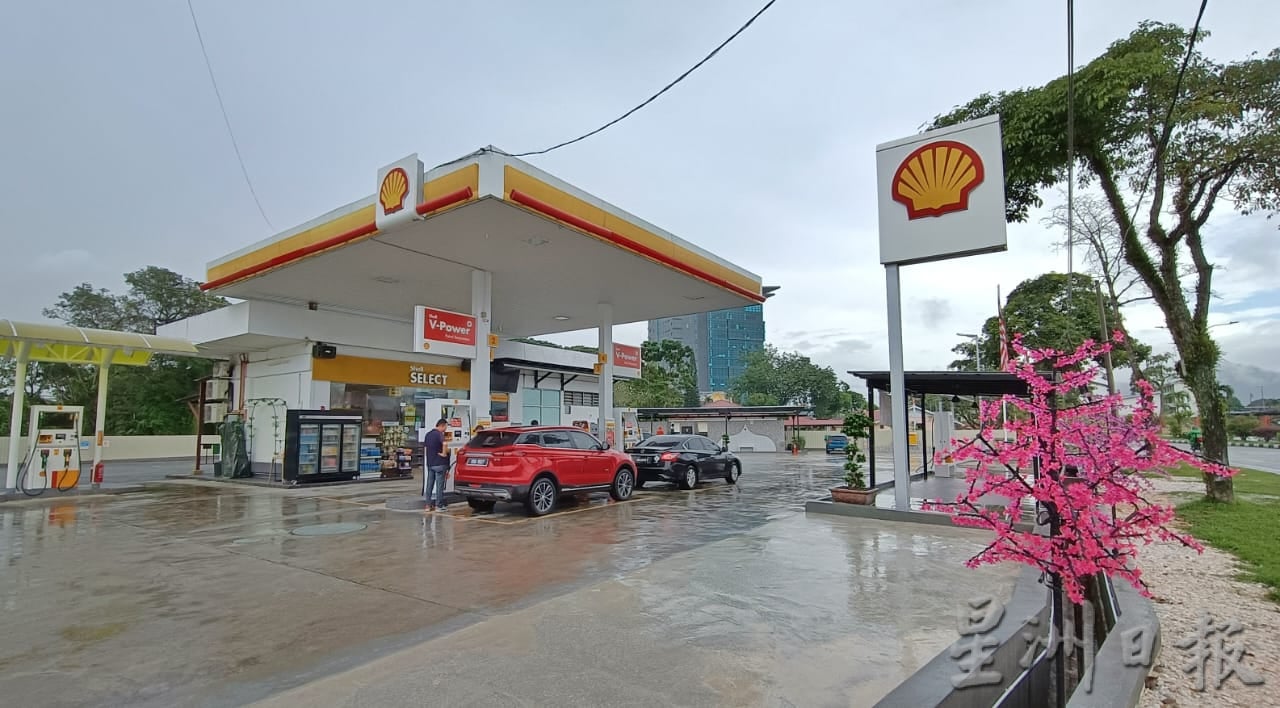 获房地部年度最佳油站厕所 厕所干净带动生意增长