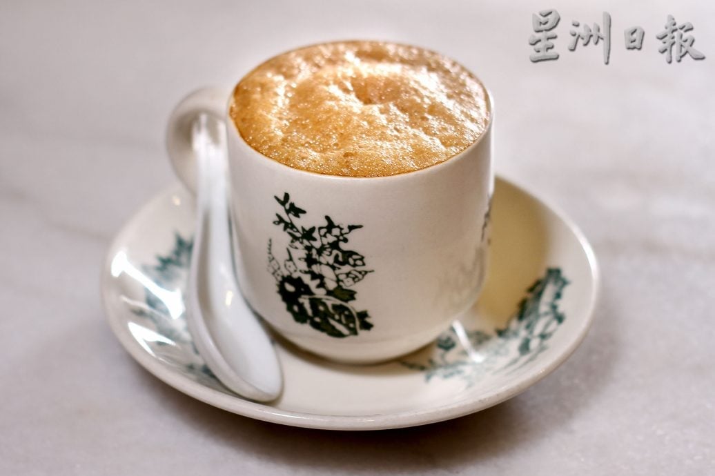 大霹雳封底主文／【怡保白咖啡】｜从炒豆走向餐饮 白咖啡业翻开品牌新篇 