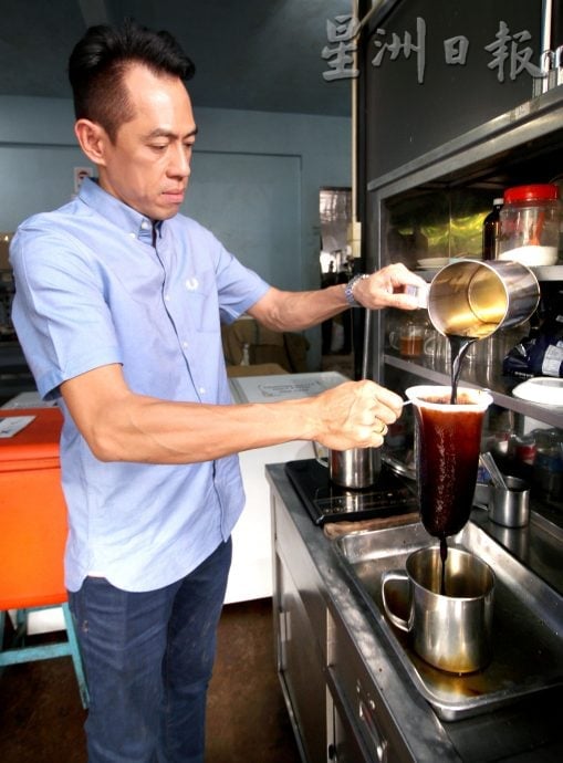 大霹雳封底主文／【怡保白咖啡】｜从炒豆走向餐饮 白咖啡业翻开品牌新篇 