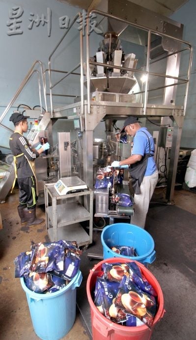 大霹雳封底主文／【怡保白咖啡】｜从炒豆走向餐饮 白咖啡业翻开品牌新篇 