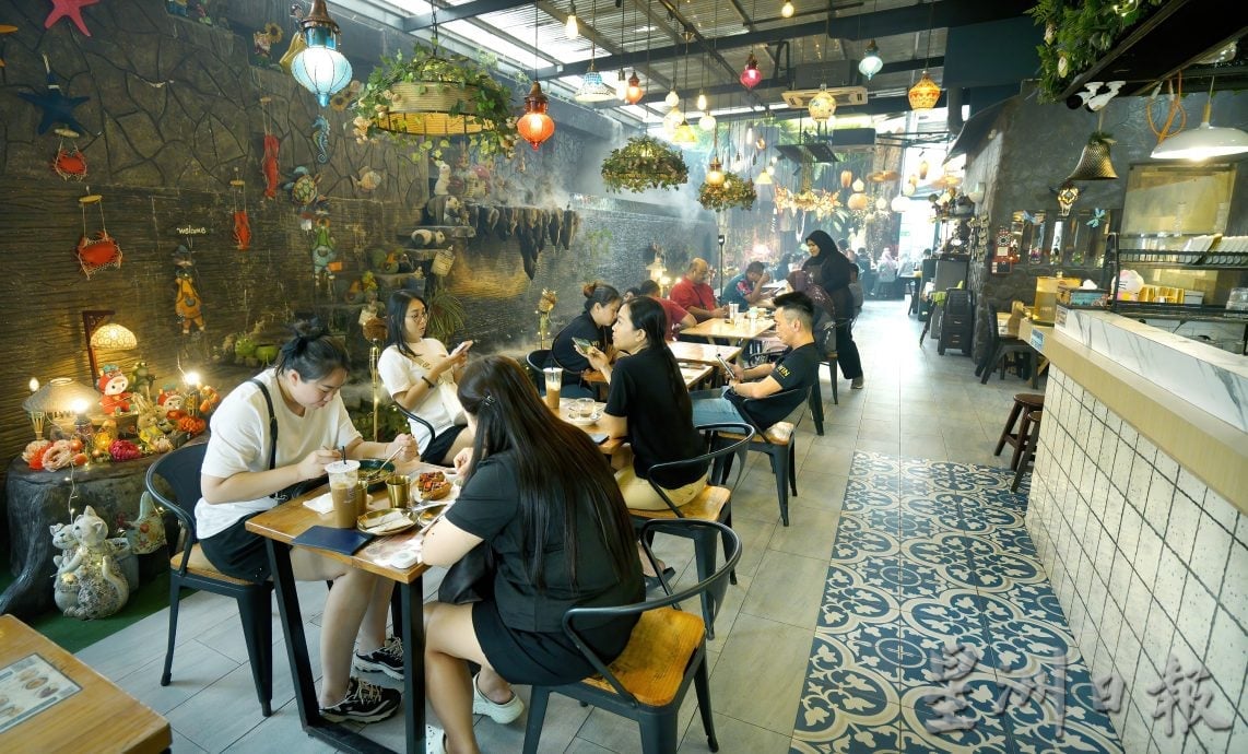 大霹雳封底主文／【怡保白咖啡】｜从炒豆走向餐饮 白咖啡业翻开品牌新篇 