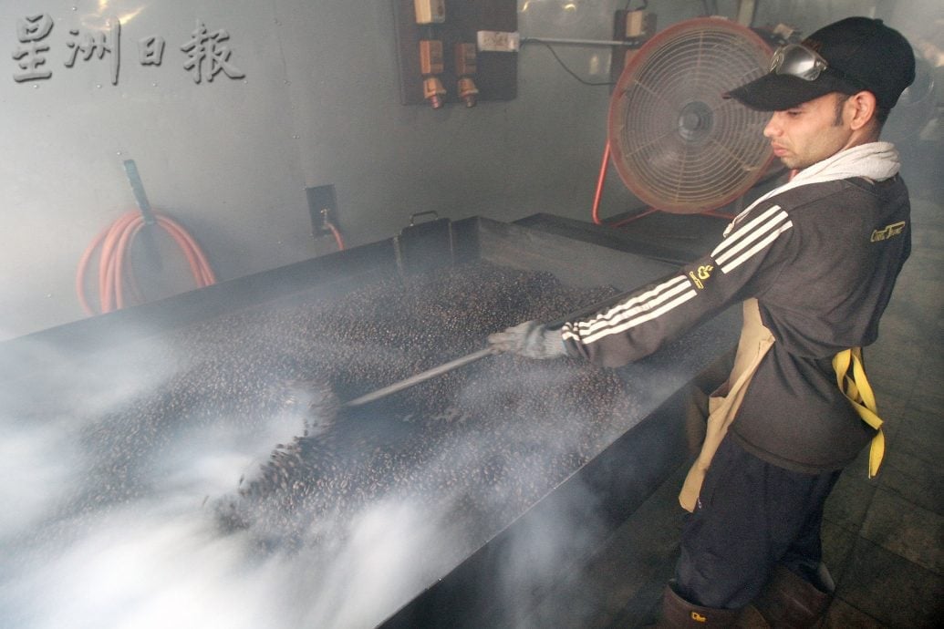 大霹雳封底主文／【怡保白咖啡】｜从炒豆走向餐饮 白咖啡业翻开品牌新篇 