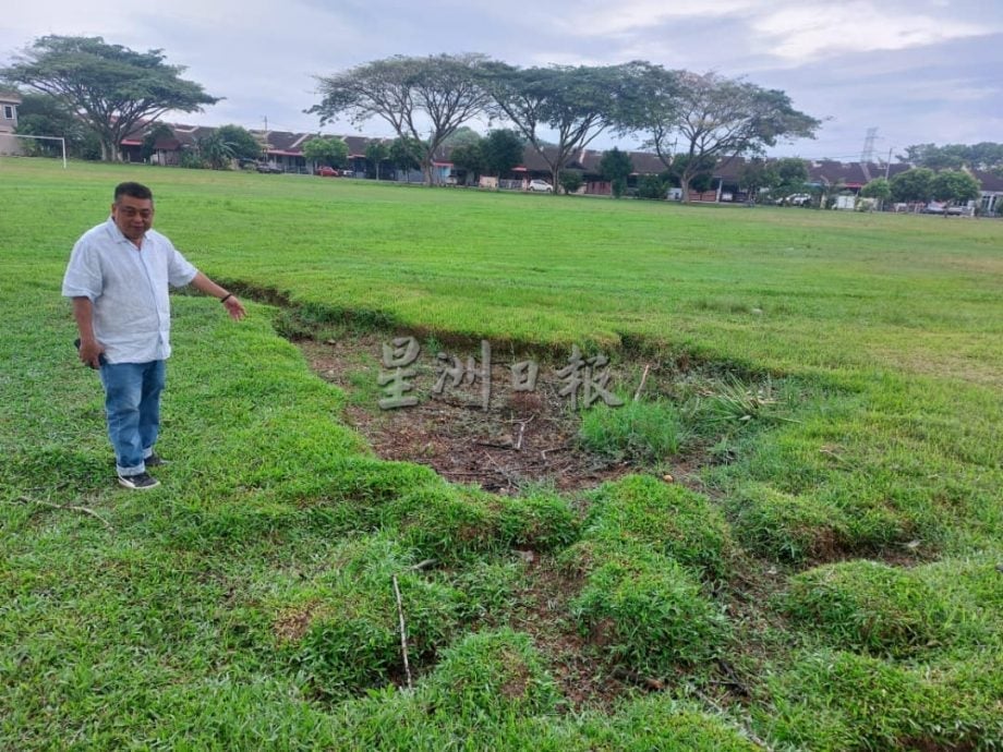 （古城封面副文）住宅区草场出现洞坑