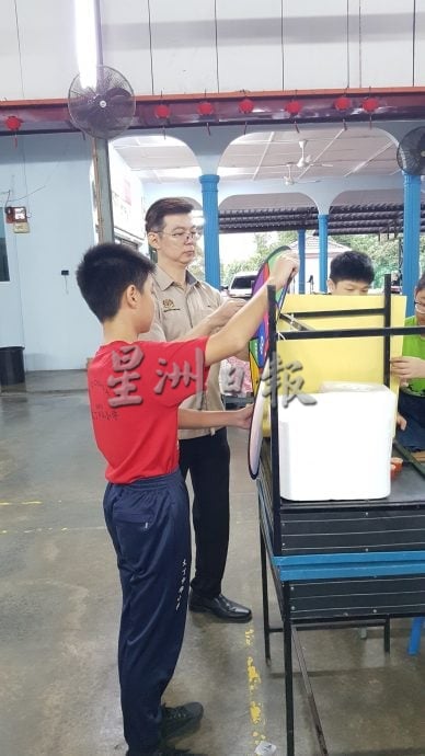 文丁中华小学首办“小小企业家义卖会”　25创意摊位＋点歌寄意吸睛