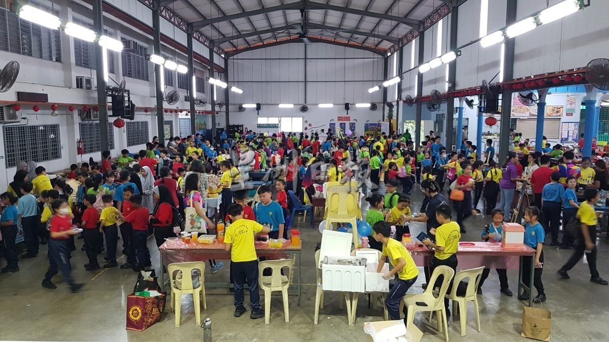 文丁中华小学首办“小小企业家义卖会”　25创意摊位＋点歌寄意吸睛