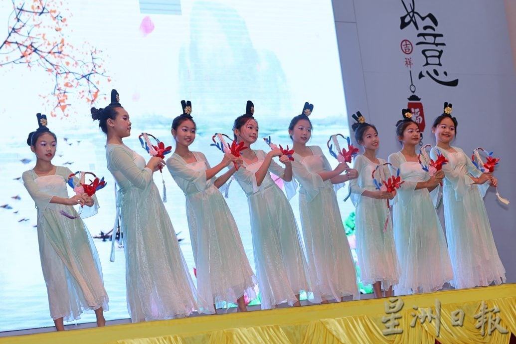 谢琪清承诺拨款逐年增加，让民族舞蹈在森州继续开枝散叶