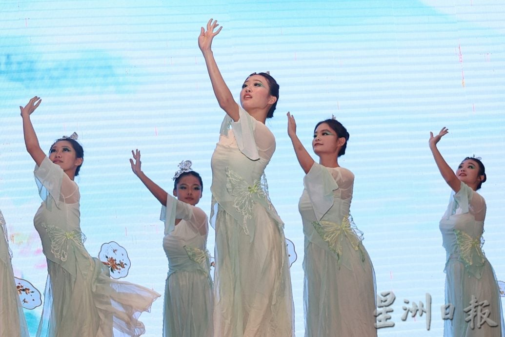 谢琪清承诺拨款逐年增加，让民族舞蹈在森州继续开枝散叶