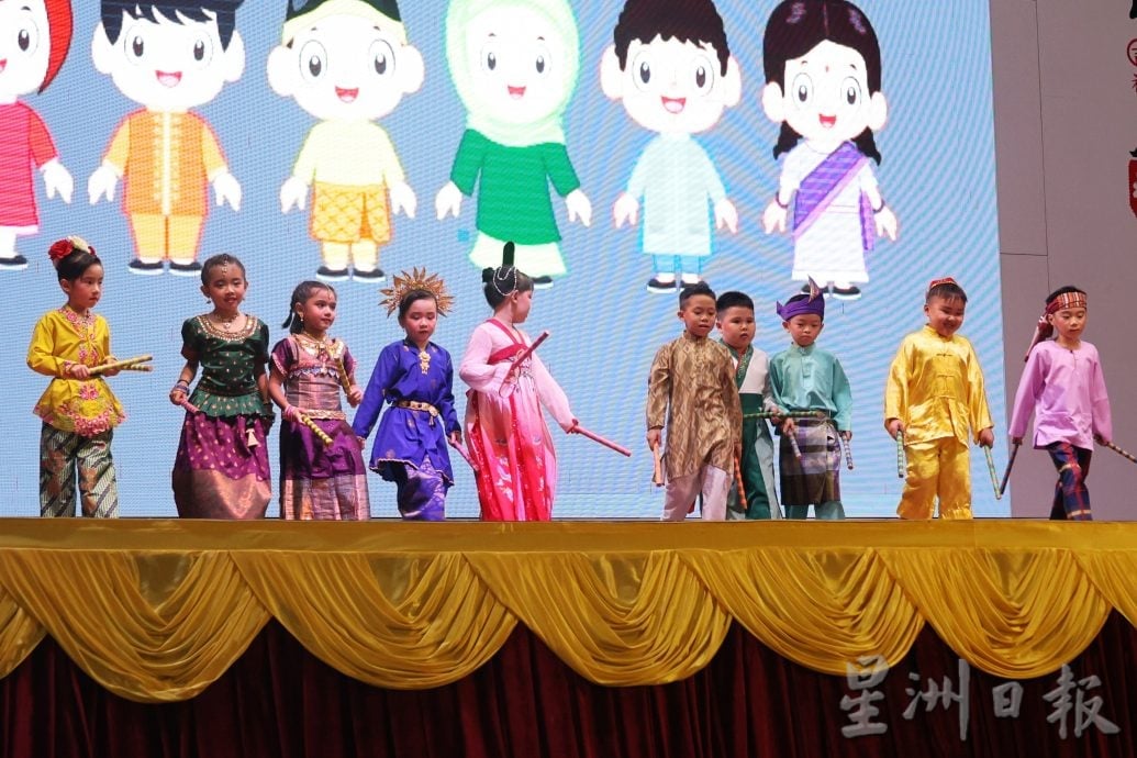 谢琪清承诺拨款逐年增加，让民族舞蹈在森州继续开枝散叶