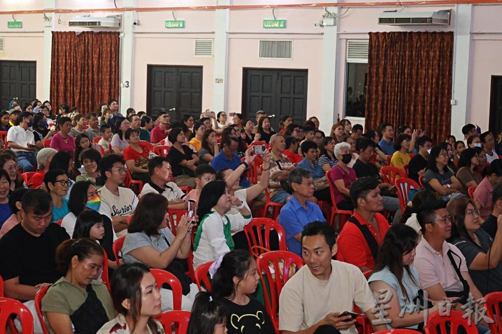 谢琪清承诺拨款逐年增加，让民族舞蹈在森州继续开枝散叶