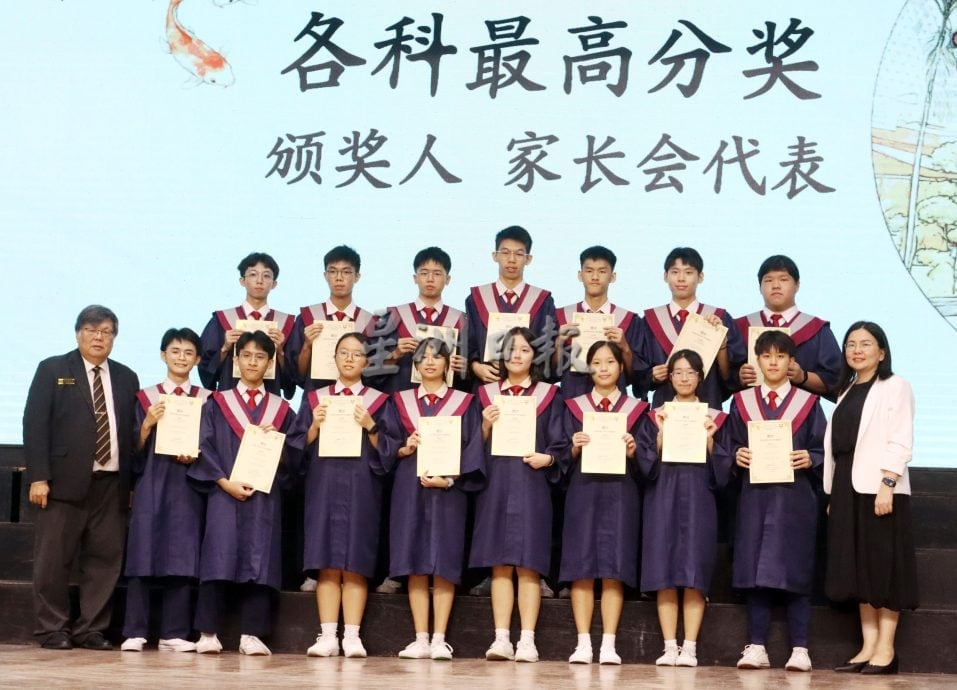 芙中365名毕业生回馈母校　献上10.2万“毕业厚礼”