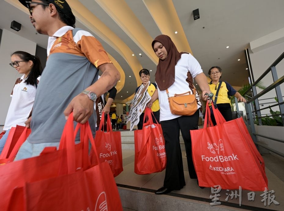 金群利、佛光会与Kechara携手为40弱势家庭送暖