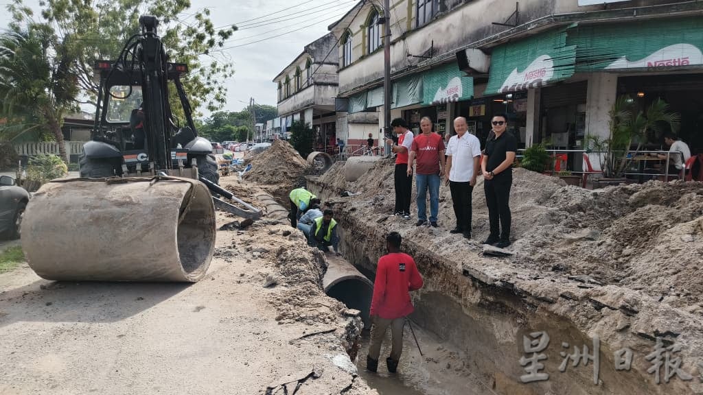 第一花园大街路洞修复工程开工 预计两周内完工