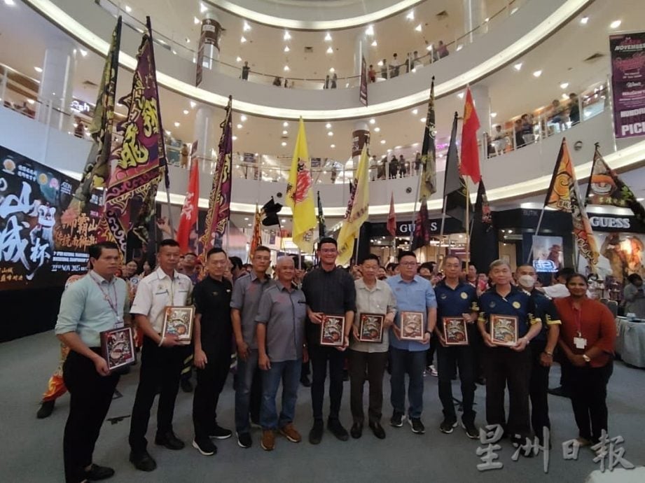 首届狮霸山城《山城杯》 20舞狮队同场竞技