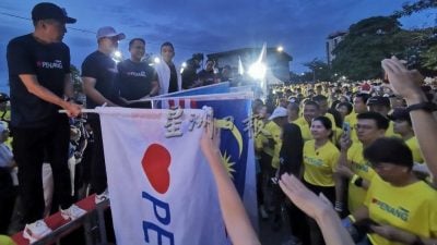 万人参与“爱槟城跑”刷新纪录  两辆汽车大奖最受瞩目