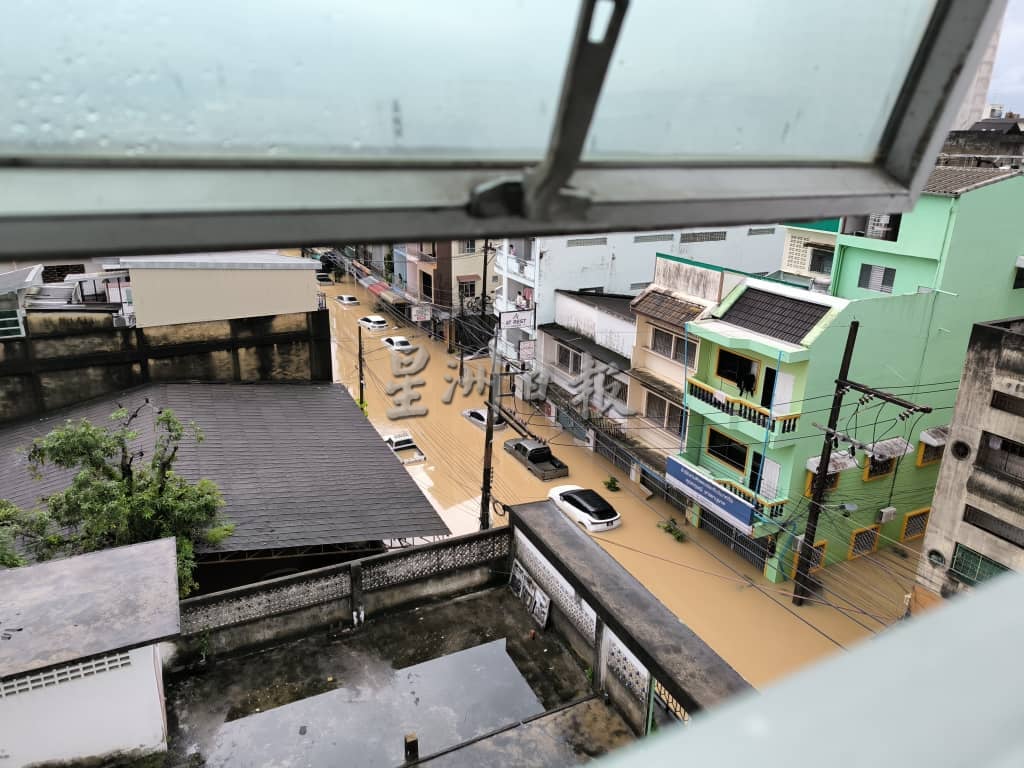 独家｜大水灾车泡水滞留合艾 怡灾民：无断粮仍等救援