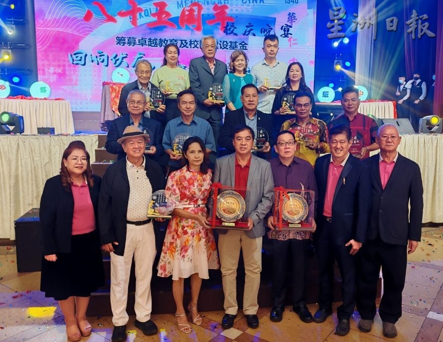 （已签发）柔：**版头**峇华中85周年校庆晚宴   宣布筹获900万基金