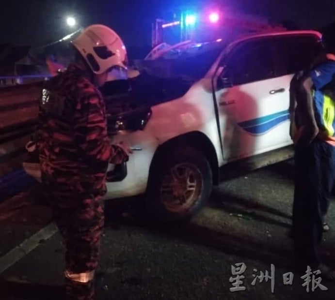 （古城版）七旬老翁皮开车失控撞分界堤