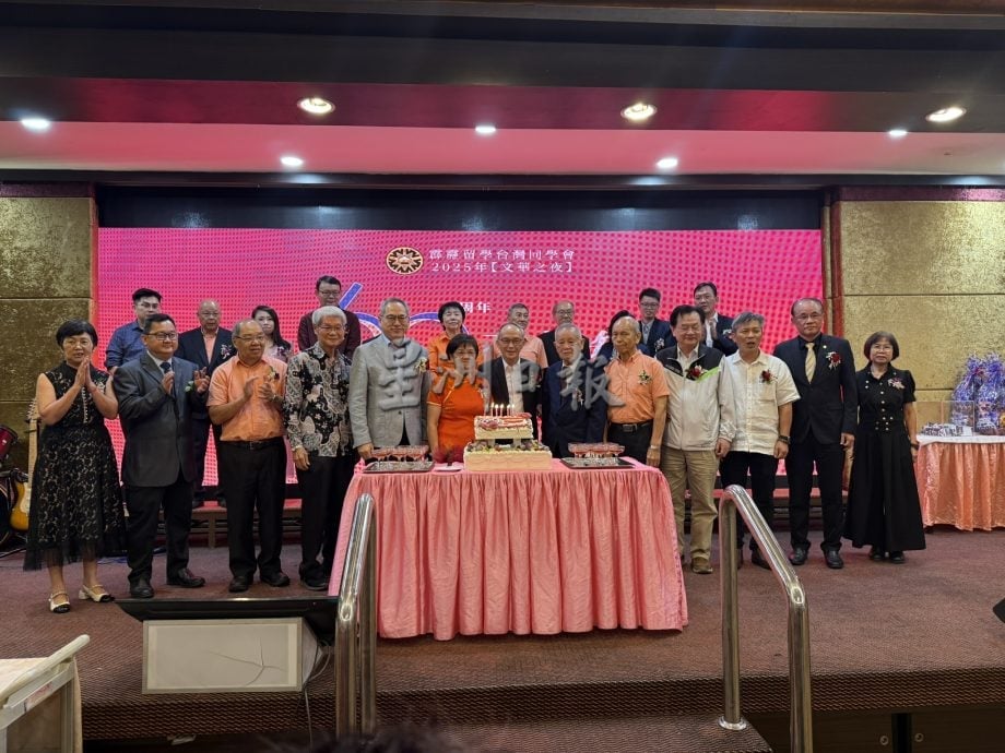 霹留台同学会60周年庆  捐5.2万给9独中、董总与一华小