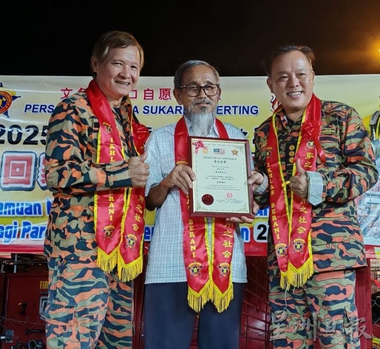 东：（已签发）玻璃口自愿消防队消防⽔槽⻋推动社区安全