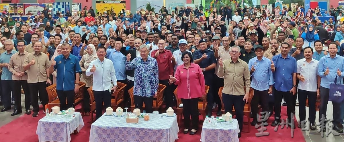 霹71学校收集电子废物 成功收38吨助环保