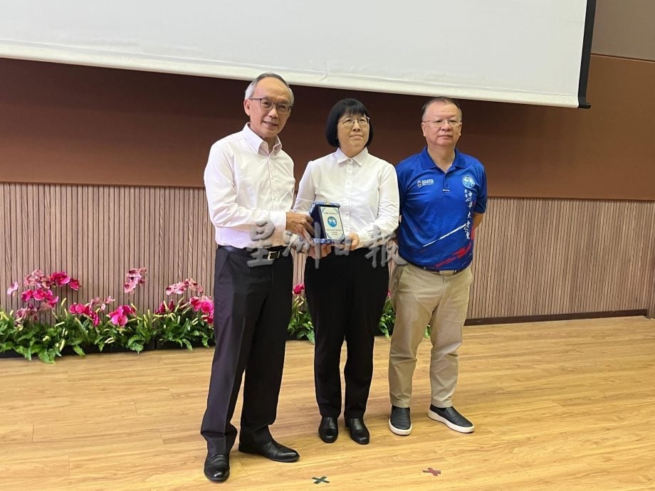 刘燕儿：父母爱与教之间 拿捏不当 被孩子驾驭