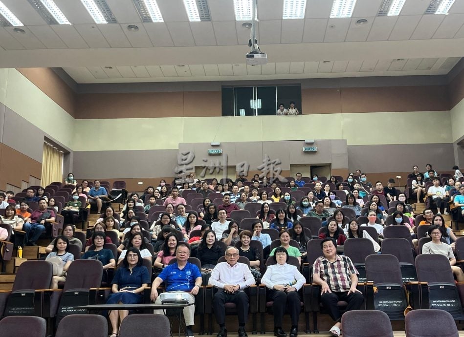 刘燕儿：父母爱与教之间 拿捏不当 被孩子驾驭