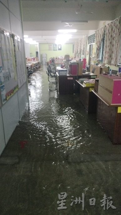 十多个小时长命雨 曼绒县多区淹水