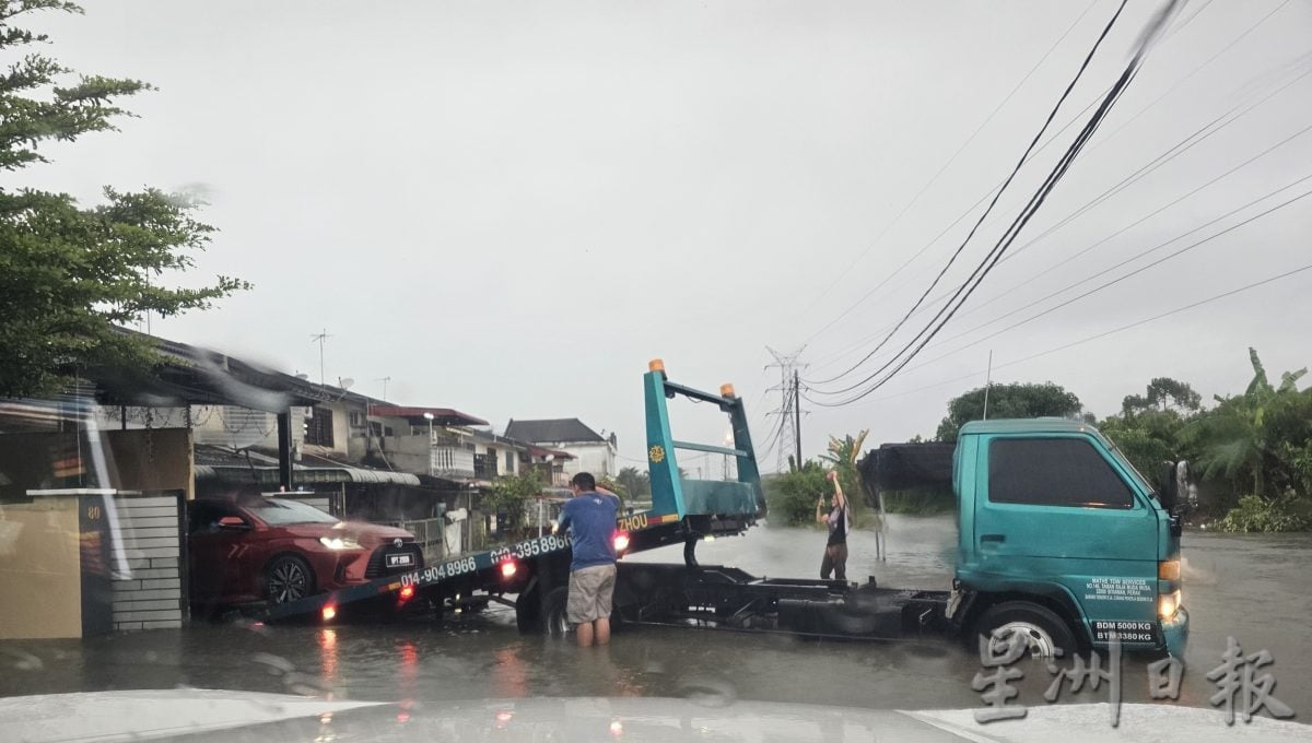 十多个小时长命雨 曼绒县多区淹水