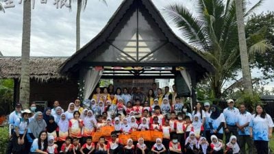 益侨学校带孩子户外学习  走出校园庆儿童节