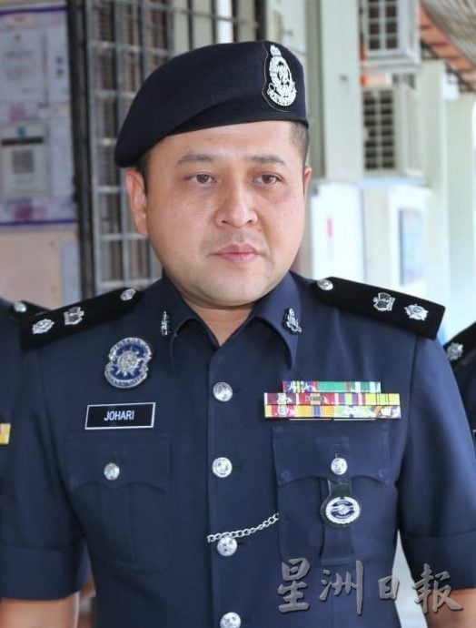 森林局罗里坠5公尺山沟 警:因下雨路窄湿滑失控