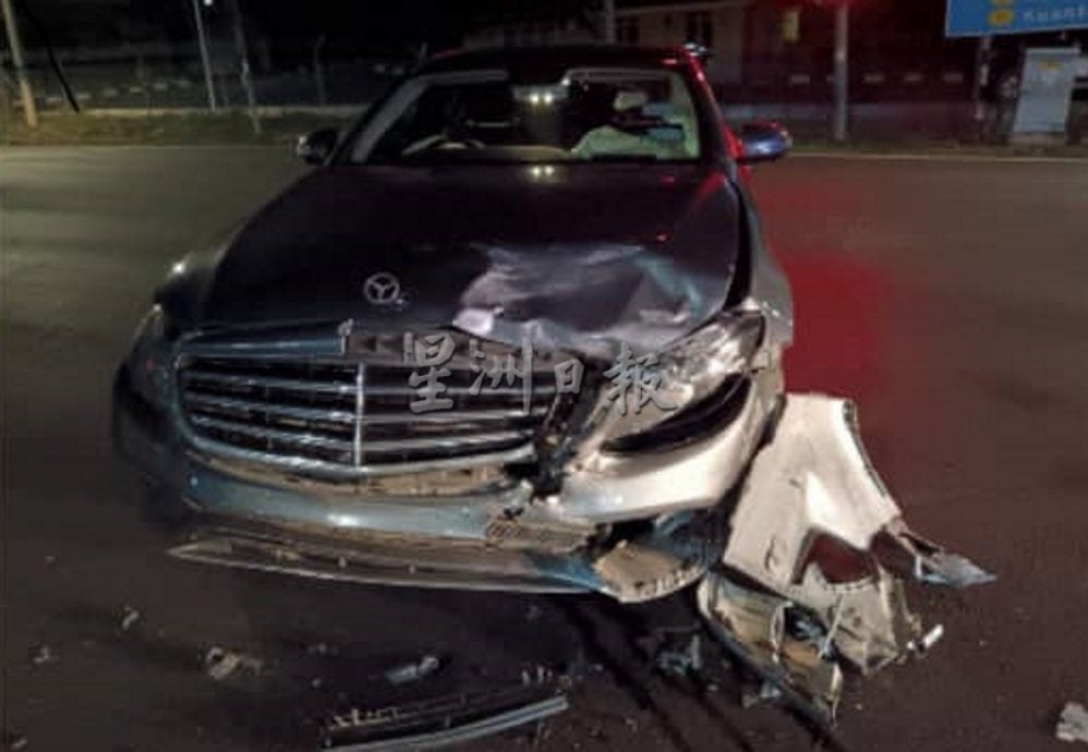 鲁莽行驶闯红灯视频屡上网　四驱车司机深夜再肇祸遭扣捕